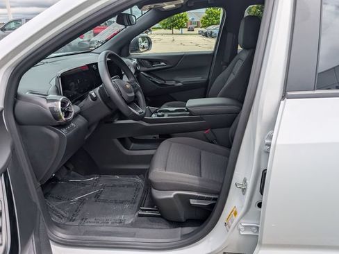 Used 2026 Chevrolet Equinox LT AWD/4WD image 10