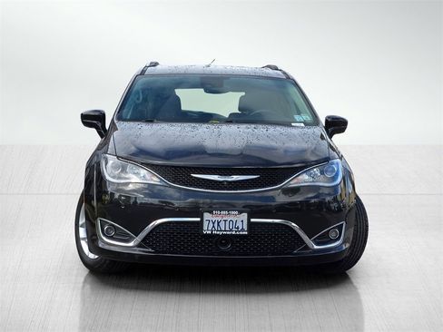 Used 2017 Chrysler Pacifica Touring-L Plus w/ Advanced Safetytec Group image 2