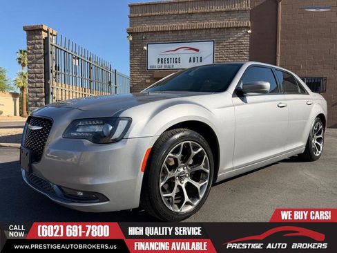 Used 2018 Chrysler 300 S RWD image 5