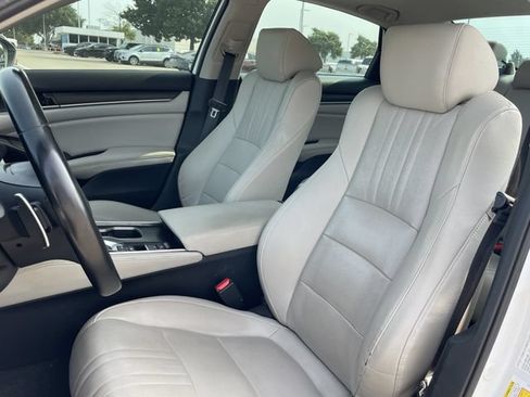 Used 2021 Honda Accord Touring image 25