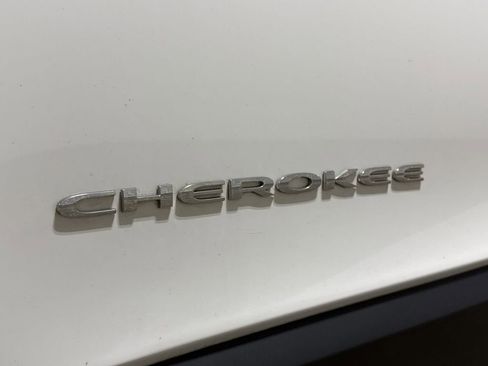 Used 2015 Jeep Cherokee Latitude w/ Cold Weather Group image 26