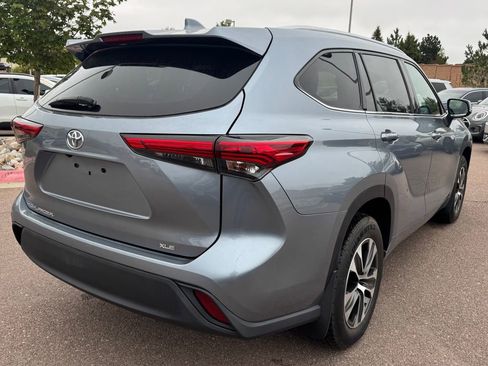 Used 2021 Toyota Highlander XLE AWD/4WD image 6