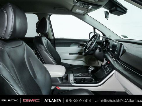 Used 2022 Kia Carnival LX FWD image 21