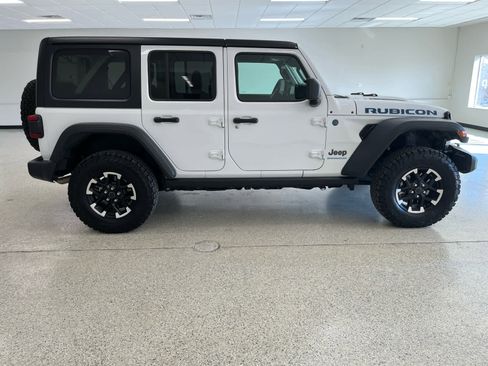 Used 2025 Jeep Wrangler Unlimited Rubicon 4xe w/ Safety Group AWD/4WD image 6