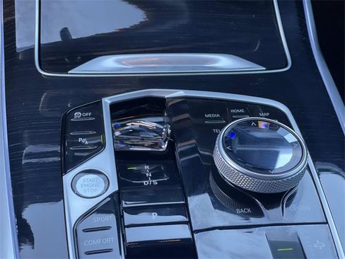 Used 2024 BMW X7 xDrive40i w/ M Sport Package image 16