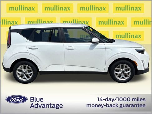 Used 2023 Kia Soul LX w/ Option Group 015 FWD image 2