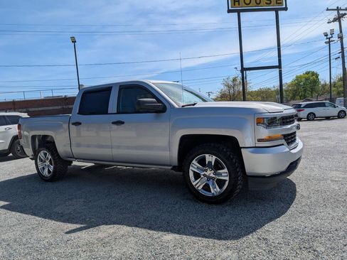 Used 2018 Chevrolet Silverado 1500 Custom image 3