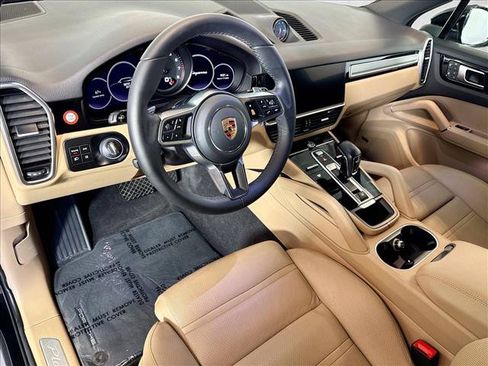Used 2023 Porsche Cayenne AWD/4WD image 4