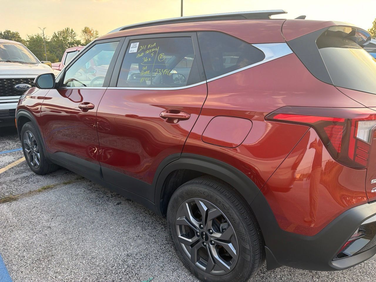Used 2024 Kia Seltos S AWD/4WD image 6