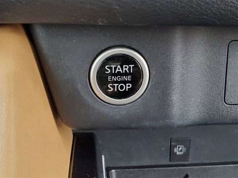 Certified 2022 Nissan Rogue Platinum w/ Head-Up Display Package image 32