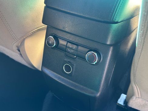 Used 2016 Ford Explorer XLT image 39