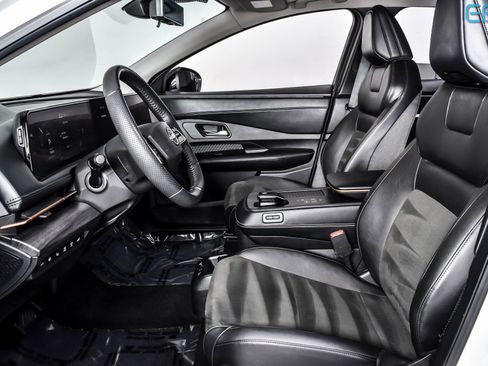 Used 2024 Nissan Ariya EVOLVE+ e-4ORCE image 16