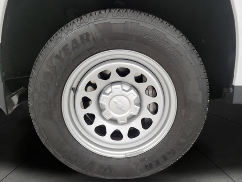 Used 2023 Chevrolet Colorado W/T RWD image 3