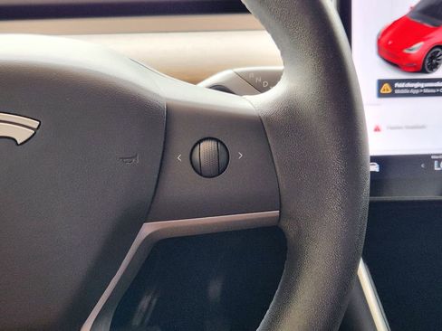 Used 2020 Tesla Model Y Long Range image 28