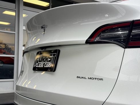 Used 2022 Tesla Model Y Long Range image 8