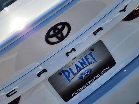 Used 2025 Toyota Camry XLE image 11