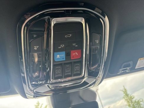 Used 2023 Jeep Grand Cherokee Summit w/ Luxury Tech Group V AWD/4WD image 43