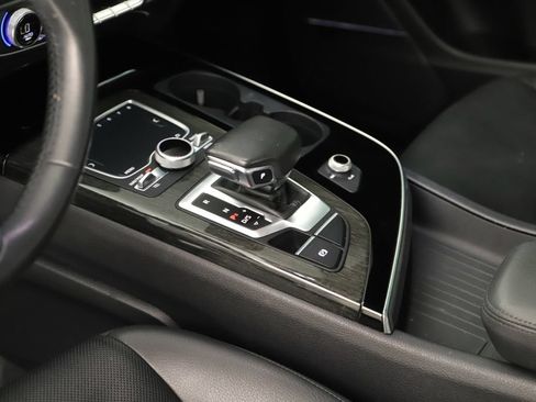 Used 2019 Audi Q7 3.0T Premium Plus w/ Premium Plus Package AWD/4WD image 17