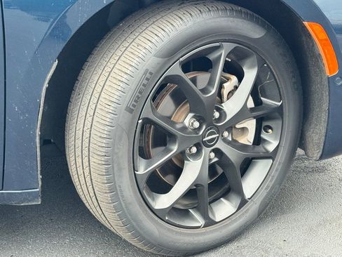 Used 2023 Chrysler Pacifica Limited w/ S Appearance Package AWD/4WD image 9