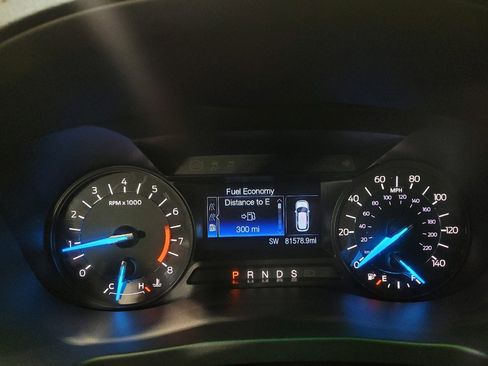 Used 2017 Ford Explorer XLT image 23