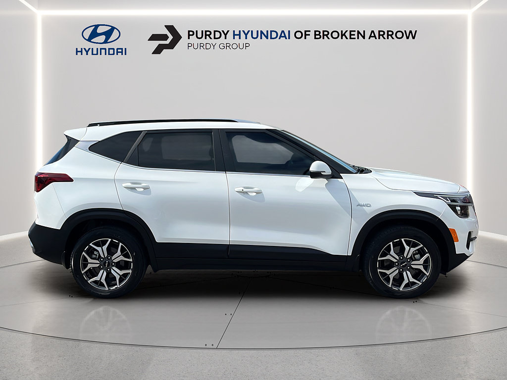 Used 2023 Kia Seltos EX AWD/4WD image 2