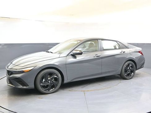 Used 2026 Hyundai Elantra Sport FWD image 2