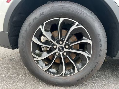 New 2026 Lincoln Nautilus Premier AWD/4WD image 18