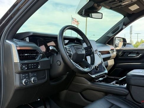 Used 2025 GMC Yukon XL Denali AWD/4WD image 15