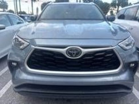 Used 2020 Toyota Highlander XLE FWD image 1