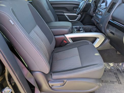 Used 2022 Nissan Titan SV w/ SV Convenience Package image 11