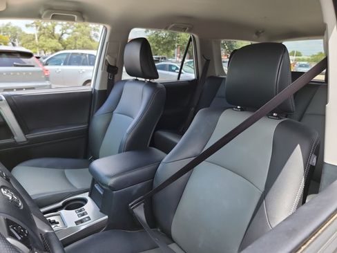 Used 2017 Toyota 4Runner SR5 Premium RWD image 12