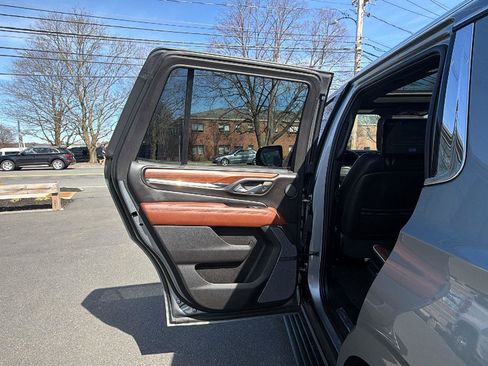 Used 2023 GMC Yukon Denali Ultimate image 32