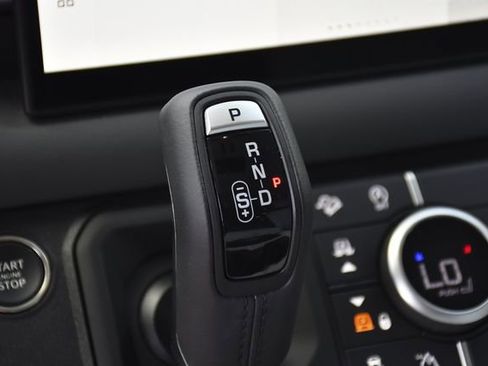 Used 2025 Land Rover Defender 110 X-Dynamic SE image 15