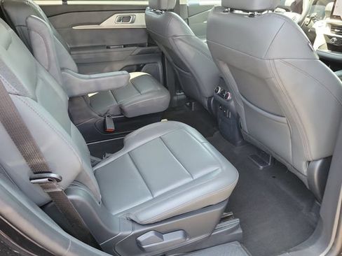 Used 2026 Ford Explorer Active w/ Active Comfort Package RWD image 18