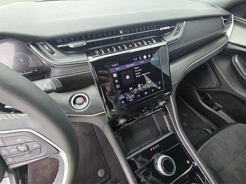 Used 2023 Jeep Grand Cherokee Altitude AWD/4WD image 23