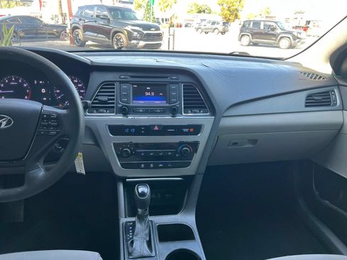 Used 2015 Hyundai Sonata SE w/ Option Group 09 FWD image 17