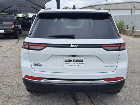 Used 2025 Jeep Grand Cherokee Laredo X RWD image 5