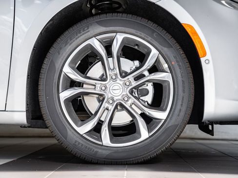 New 2026 Chrysler Pacifica Pinnacle image 16