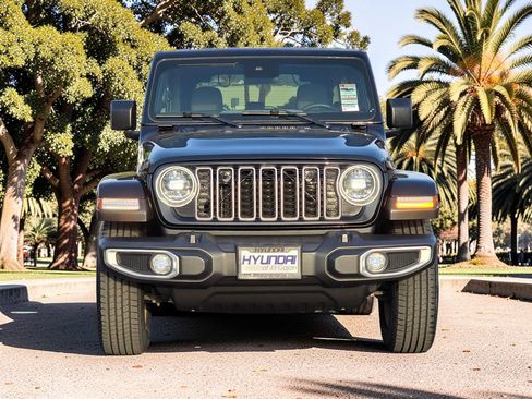 Used 2024 Jeep Wrangler Unlimited Sahara AWD/4WD image 3