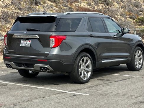 Used 2020 Ford Explorer Platinum w/ Premium Technology Package image 3