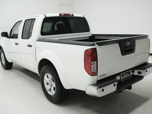 Used 2013 Nissan Frontier SV w/ SV Value Truck Pkg RWD image 4