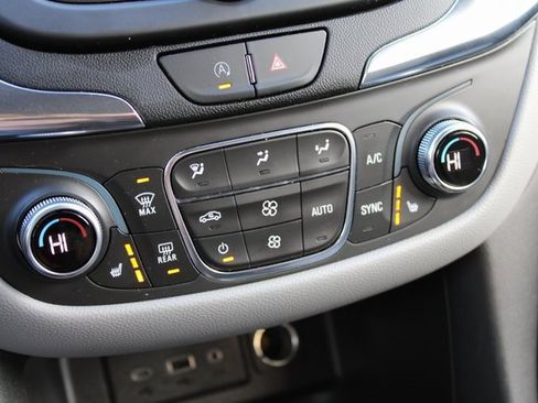 Used 2022 Chevrolet Equinox LT w/ Driver Convenience Package image 22