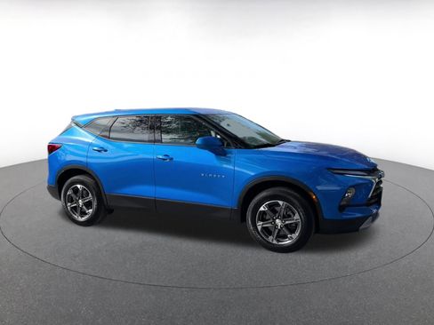 Used 2025 Chevrolet Blazer LT image 2