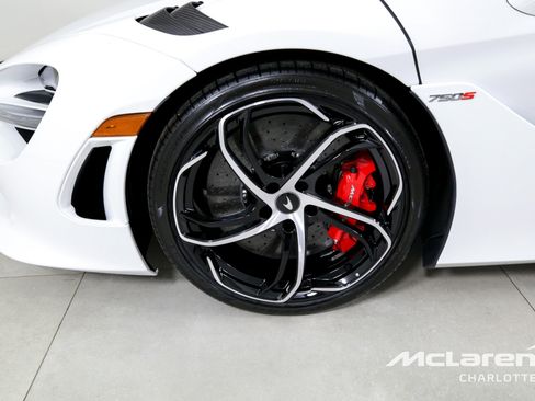 Used 2024 McLaren 750S image 27