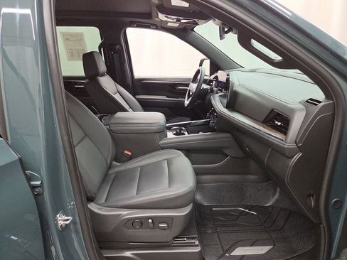 Used 2026 Chevrolet Tahoe Z71 w/ Comfort Package AWD/4WD image 11