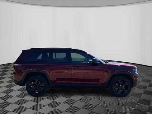Used 2023 Jeep Grand Cherokee Altitude AWD/4WD image 6