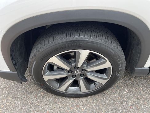 Used 2025 Honda Pilot Elite image 11