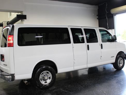 Used 2005 Chevrolet Express 3500 Extended Passenger w/ LS Preferred Equipment Group RWD image 3