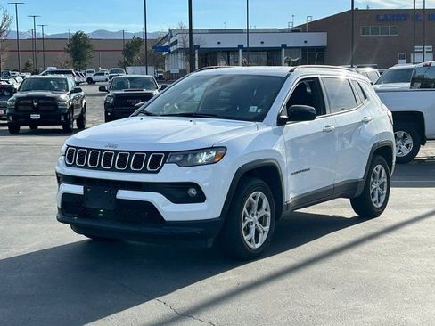 Used 2024 Jeep Compass Latitude image 7