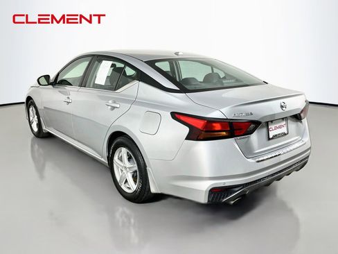 Used 2022 Nissan Altima 2.5 SR FWD image 9